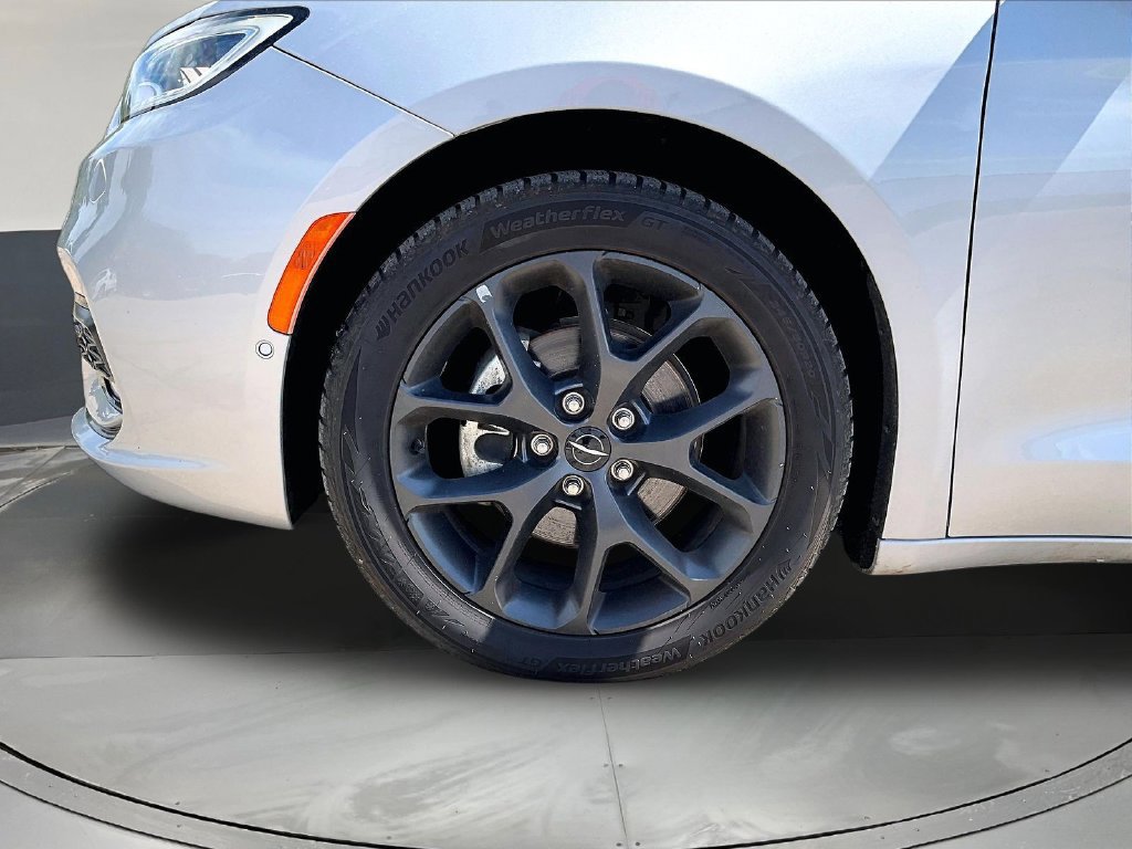 Used 2022 Chrysler Pacifica Limited w/ S Appearance Package FWD image 36