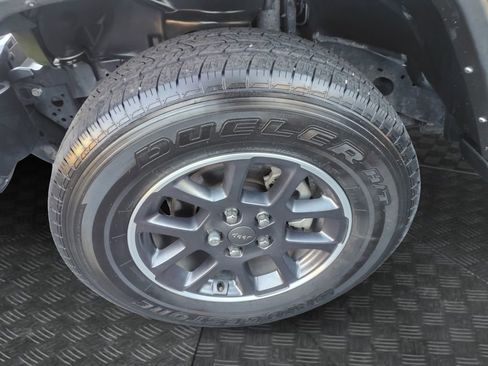 Used 2022 Jeep Gladiator Overland w/ Popular Equipment Package image 23