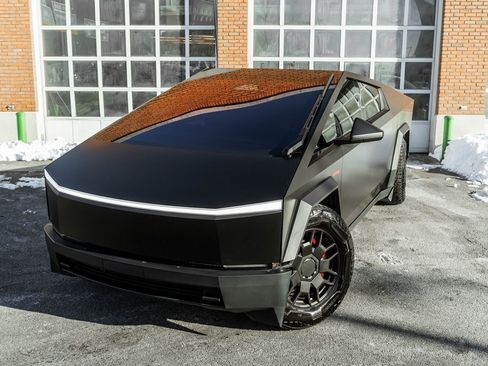 Used 2024 Tesla Cybertruck AWD Crew Cab image 2