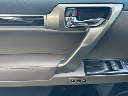 Used 2020 Lexus GX 460 Premium w/ Premium Package image 11