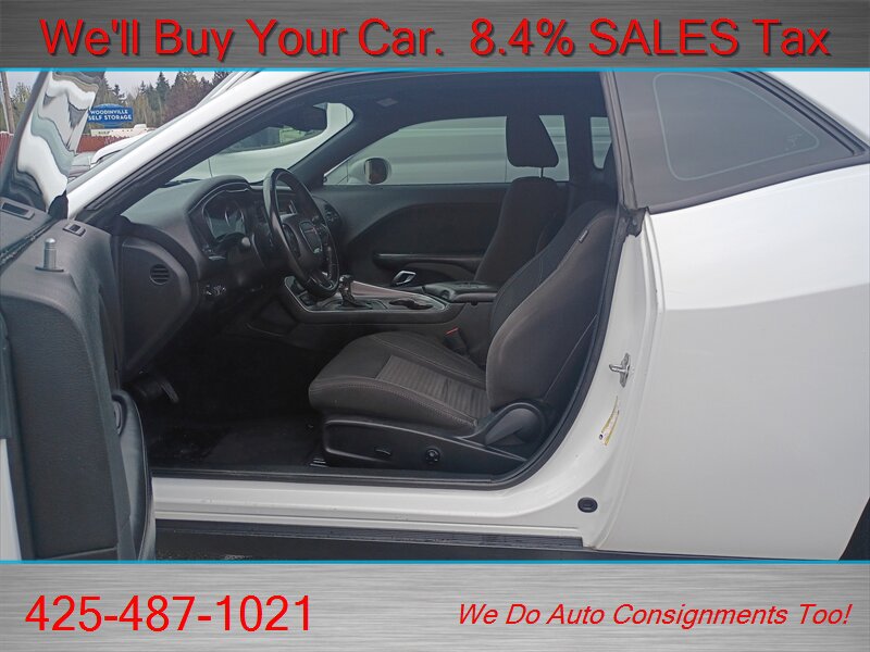 Used 2019 Dodge Challenger SXT RWD image 10