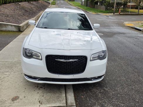 Used 2019 Chrysler 300 S image 2