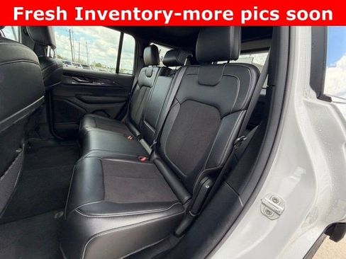 Used 2023 Jeep Grand Cherokee Altitude image 6