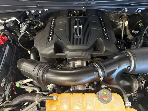 Used 2018 Lincoln Navigator Reserve w/ Technology Package image 8