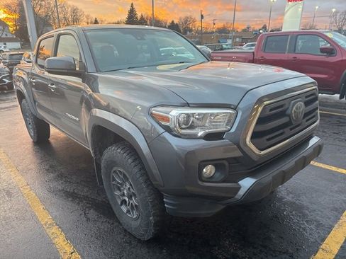 Used 2018 Toyota Tacoma SR5 image 2