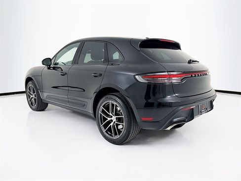 Certified 2025 Porsche Macan image 3