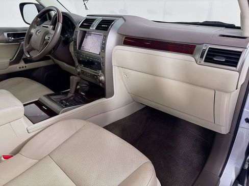 Used 2015 Lexus GX 460 w/ Premium Package image 38