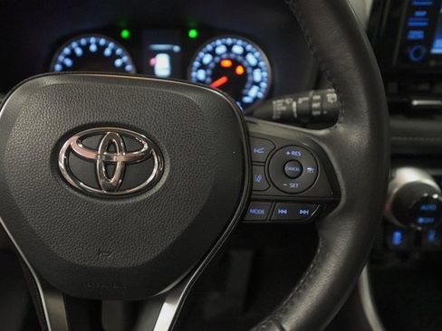 Used 2021 Toyota RAV4 XLE Premium image 25