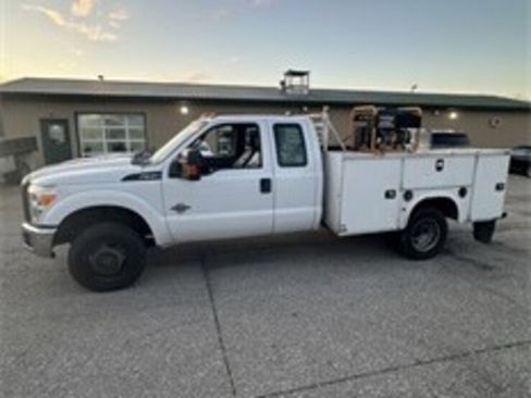 Used 2016 Ford F350 XL w/ Power Equipment Group image 4