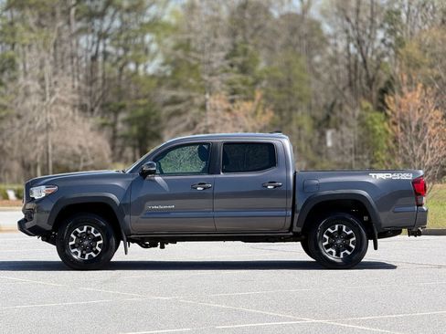 Used 2019 Toyota Tacoma TRD Off-Road w/ Technology Package image 8