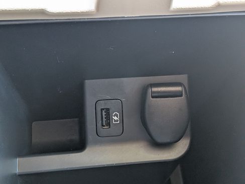 Used 2020 Nissan Rogue SV FWD image 32