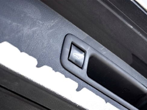 Used 2023 Toyota Highlander XLE image 30