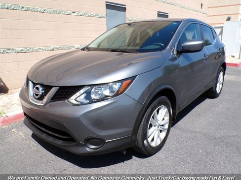 Used 2017 Nissan Rogue Sport S w/ S Appearance Package FWD image 3