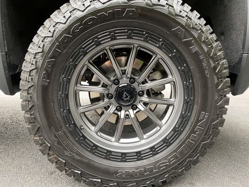 Used 2024 GMC Sierra 1500 SLT AWD/4WD image 14