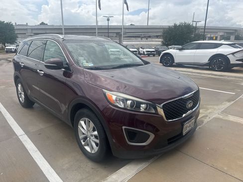 Used 2017 Kia Sorento LX image 8
