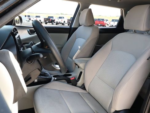 Used 2025 Kia Soul LX w/ LX Technology Package FWD image 26