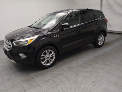 Used 2019 Ford Escape SE image 2