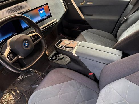 Certified 2023 BMW iX xDrive50 w/ Premium Package AWD/4WD image 4