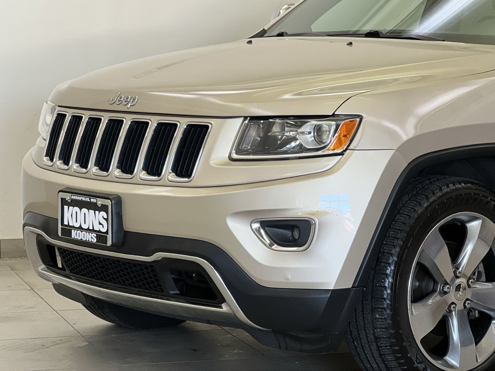 Used 2014 Jeep Grand Cherokee Limited w/ Trailer Tow Group IV AWD/4WD image 28