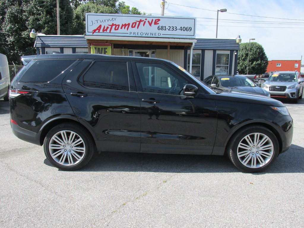 Used 2017 Land Rover Discovery SE AWD/4WD image 3