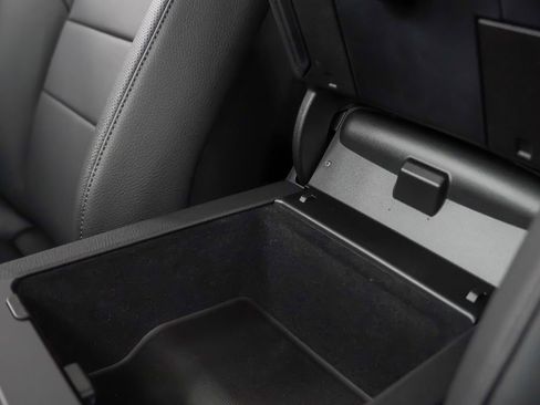 Certified 2025 Porsche Cayenne image 34