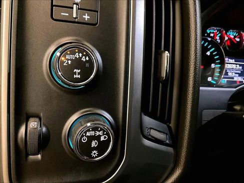 Used 2018 Chevrolet Silverado 1500 LT w/ All Star Edition AWD/4WD image 30