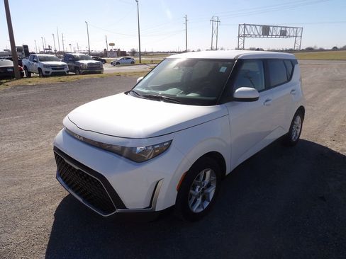 Used 2024 Kia Soul LX w/ Option Group 015 image 2