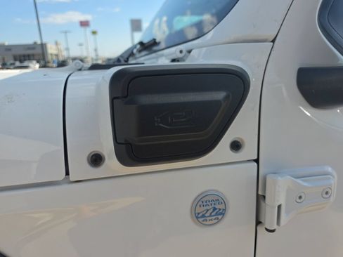 Used 2024 Jeep Wrangler Unlimited Sahara AWD/4WD image 19