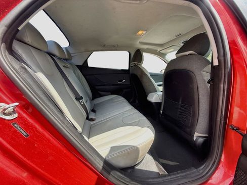 Used 2022 Hyundai Elantra Limited FWD image 29