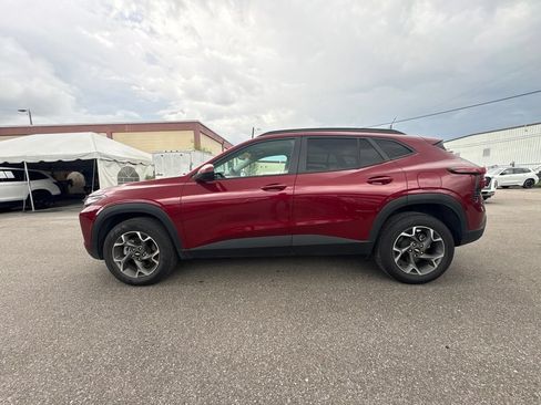 Used 2025 Chevrolet Trax LT FWD image 6