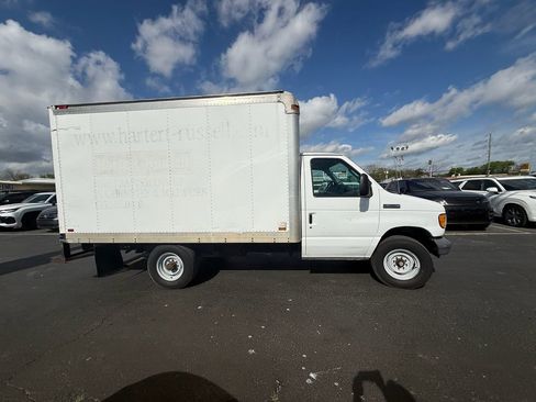 Used 2006 Ford E-350 and Econoline 350 Super Duty image 2