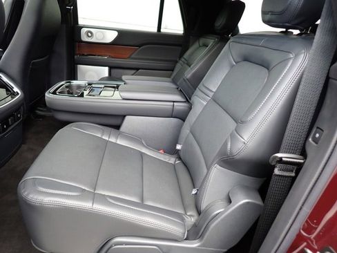 New 2024 Lincoln Navigator L Reserve image 16