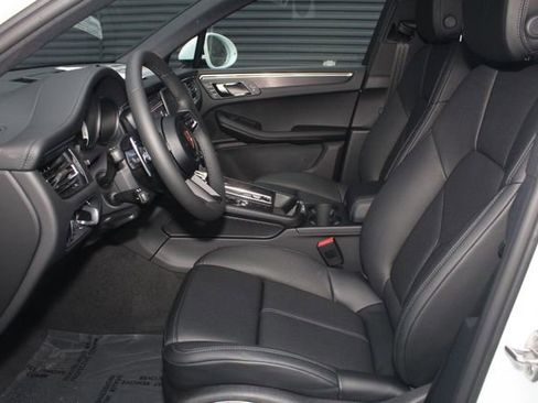 New 2026 Porsche Macan GTS image 5