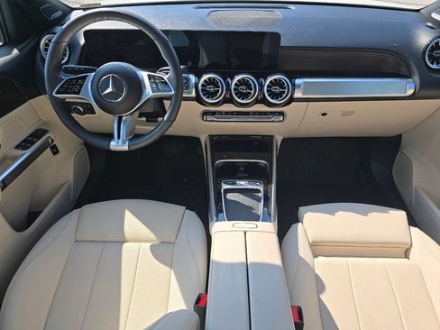Certified 2025 Mercedes-Benz GLB 250 4MATIC image 21
