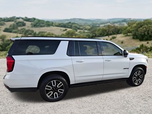 Used 2024 GMC Yukon XL AT4 w/ AT4 Premium Plus Package AWD/4WD image 11