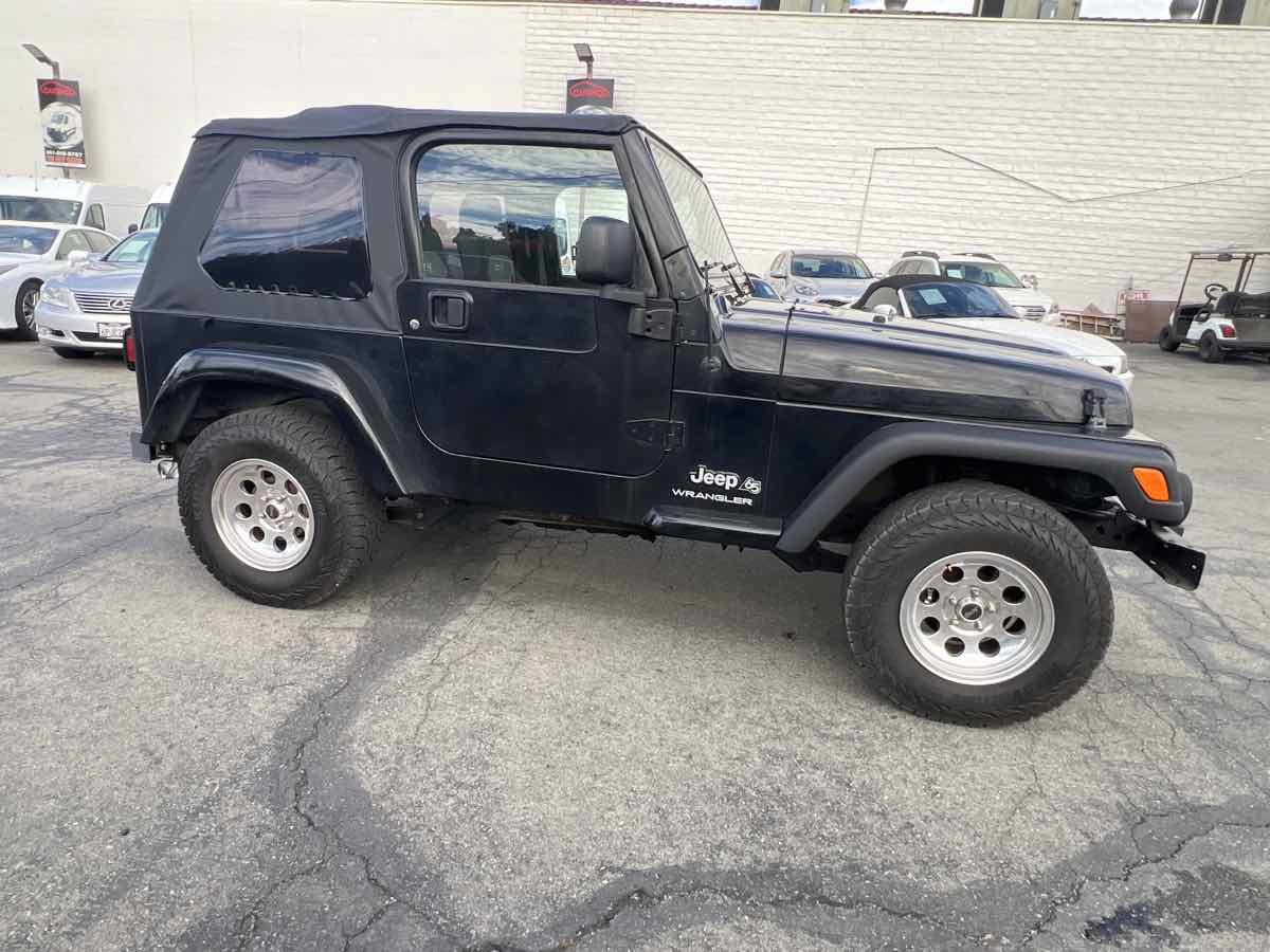 Used 2006 Jeep Wrangler X w/ Jeep 65th Anniversary Edition AWD/4WD image 11