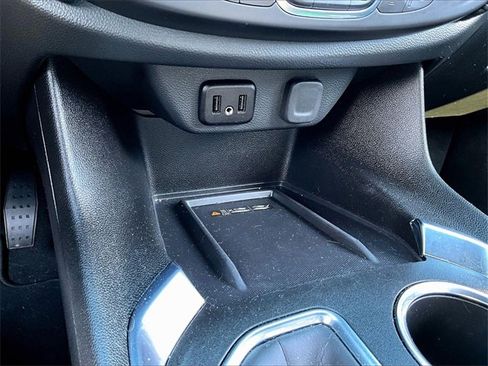 Used 2023 Chevrolet Traverse LT image 24