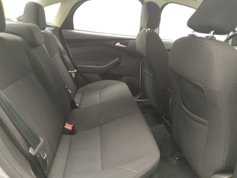 Used 2016 Ford Focus SE w/ SE Cold Weather Package FWD image 19