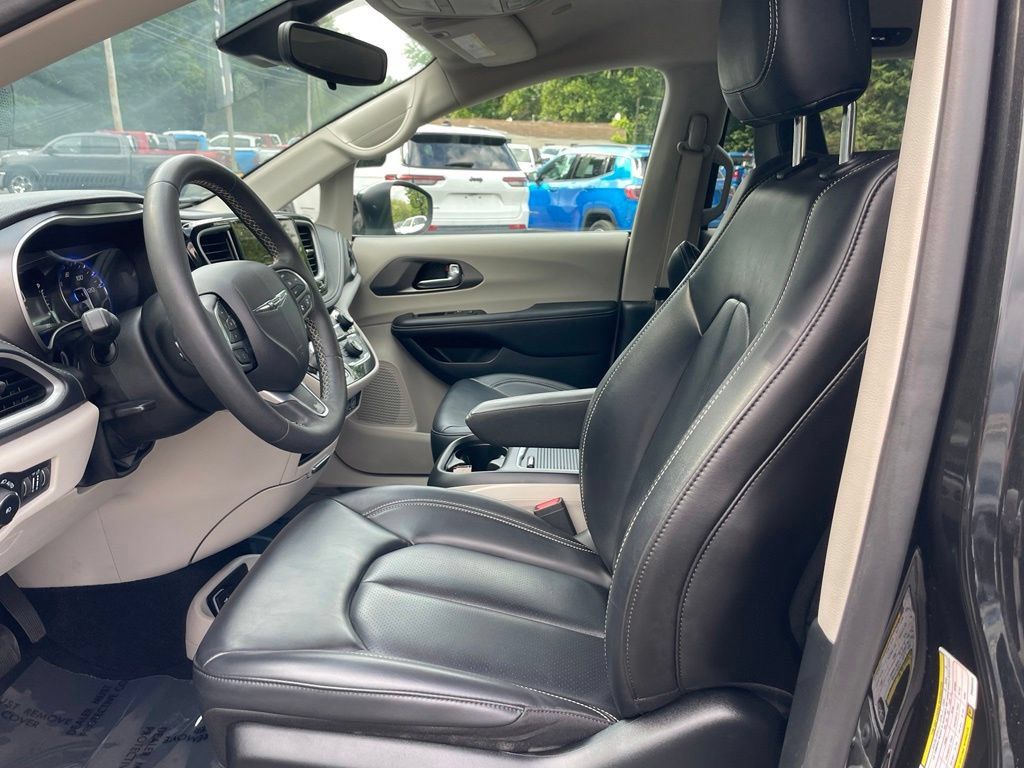 Used 2023 Chrysler Pacifica Touring-L AWD/4WD image 12