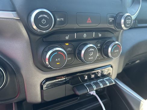 Used 2022 RAM 1500 Big Horn w/ Night Edition AWD/4WD image 7