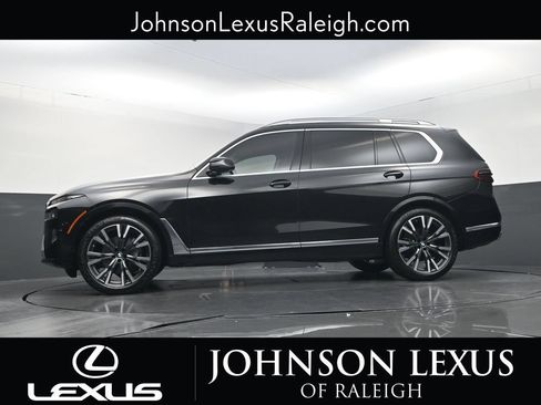 Used 2025 BMW X7 xDrive40i w/ Premium Package AWD/4WD image 21