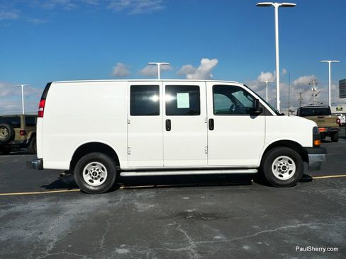 Used 2024 GMC Savana 2500 w/ Driver Convenience Package image 12