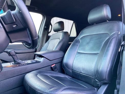 Used 2016 Ford Explorer XLT w/ Equipment Group 202A FWD image 15
