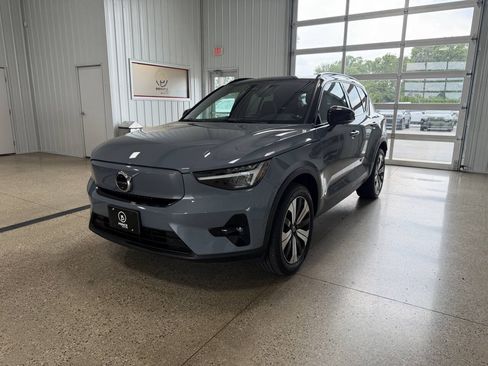 Used 2023 Volvo XC40 Recharge Plus AWD/4WD image 2