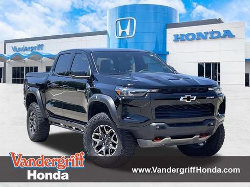 Used 2025 Chevrolet Colorado ZR2 w/ Technology Package AWD/4WD image 1