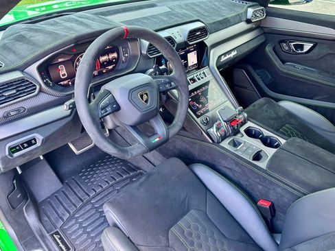Used 2024 Lamborghini Urus Performante AWD/4WD image 18