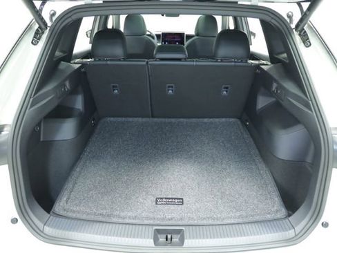 New 2026 Volkswagen Tiguan SE R-Line FWD image 37