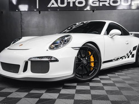 Used 2015 Porsche 911 GT3 RWD image 2