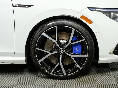 Used 2023 Volkswagen Golf R image 37