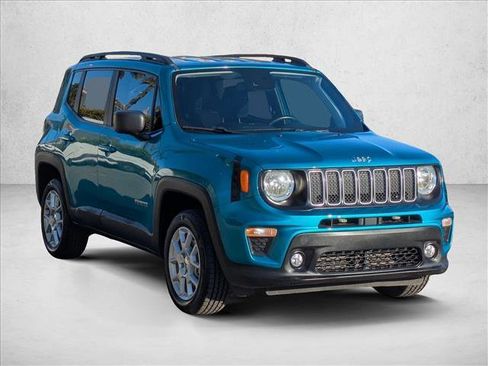 Used 2022 Jeep Renegade Latitude w/ Convenience Group image 3